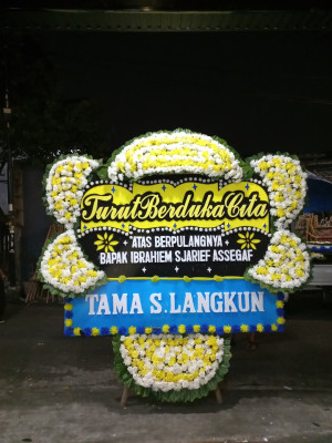 Papan Bunga Duka di Bintang